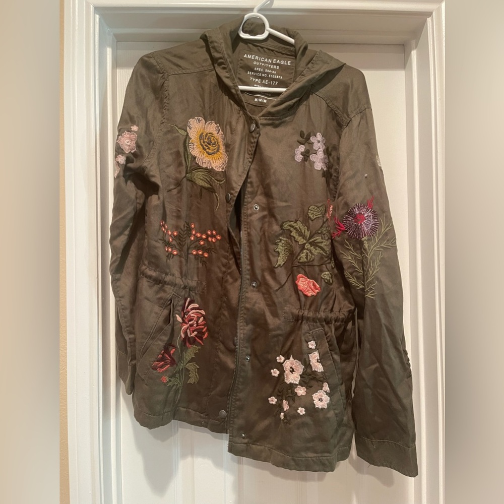 American Eagle Women’s Medium Embroidered Flower Utility Jacket Hood Zipper
